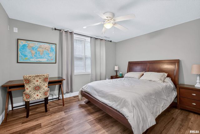 6733 BROOKVIEW Lane, Davenport, IA 52806