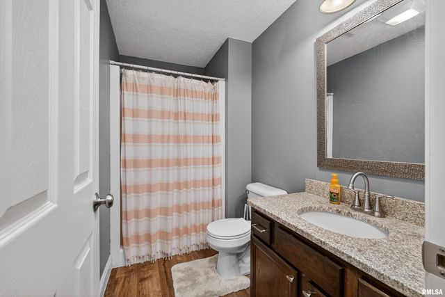 6733 BROOKVIEW Lane, Davenport, IA 52806