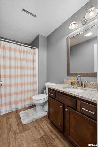 6733 BROOKVIEW Lane, Davenport, IA 52806