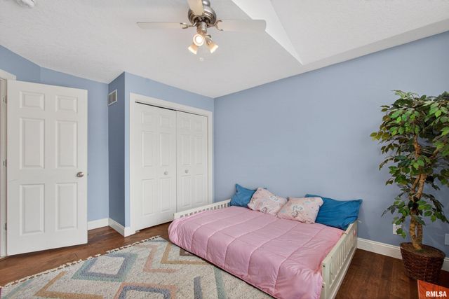 6733 BROOKVIEW Lane, Davenport, IA 52806