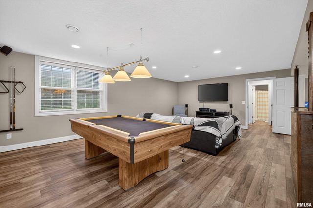 6733 BROOKVIEW Lane, Davenport, IA 52806