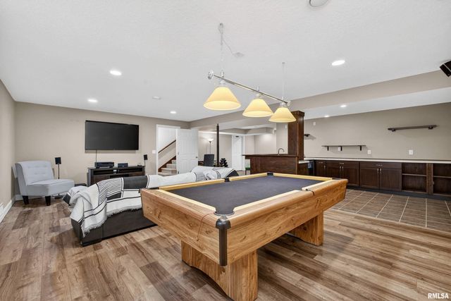 6733 BROOKVIEW Lane, Davenport, IA 52806