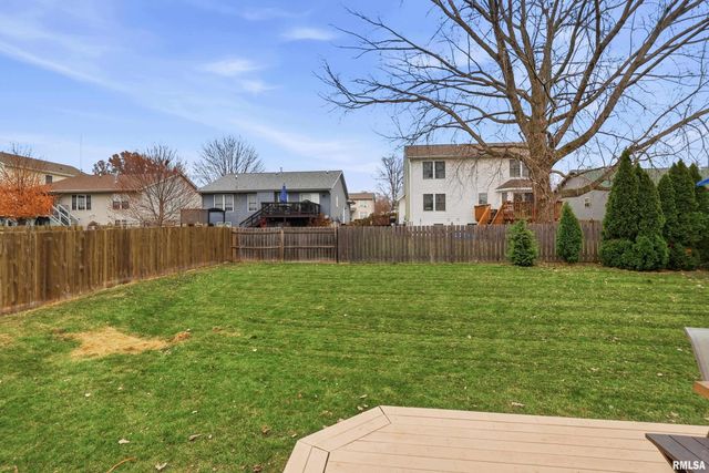 6733 BROOKVIEW Lane, Davenport, IA 52806