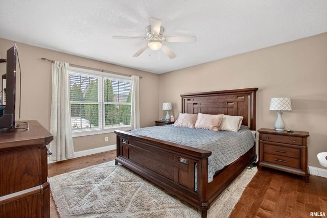 6733 BROOKVIEW Lane, Davenport, IA 52806