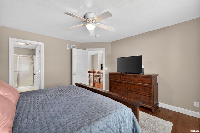 6733 BROOKVIEW Lane, Davenport, IA 52806