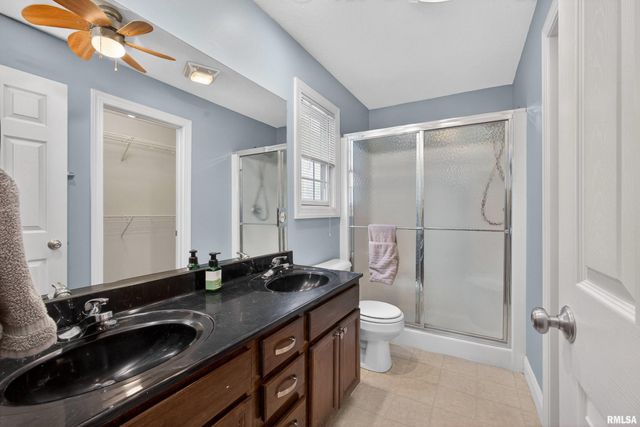 6733 BROOKVIEW Lane, Davenport, IA 52806