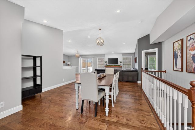 6733 BROOKVIEW Lane, Davenport, IA 52806