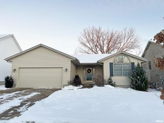 6733 BROOKVIEW Lane, Davenport, IA 52806