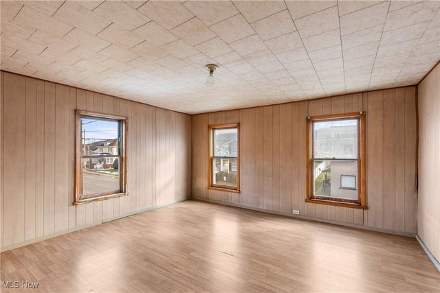 515 Walden Avenue, Tiltonsville, OH 43963