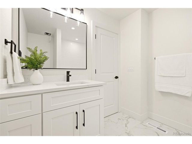 8520 W Virginia Ave, Lakewood, CO 80226