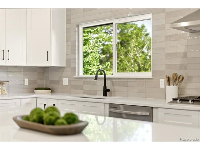 8520 W Virginia Ave, Lakewood, CO 80226