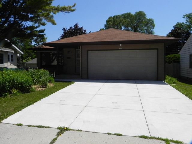 206 S High STREET, Port Washington, WI 53074