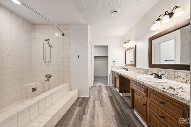 7109 Outingdale Drive, Bakersfield, CA 93309