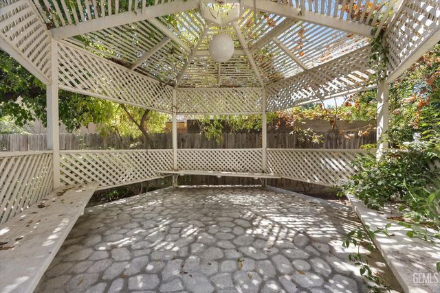 7109 Outingdale Drive, Bakersfield, CA 93309