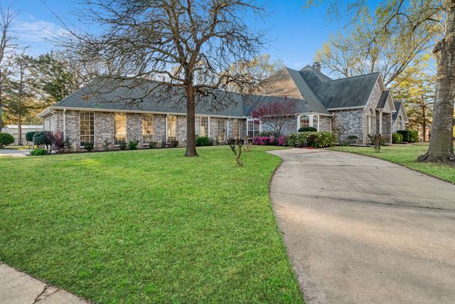 390 Timber Lakes Drive, Powderly, TX 75473