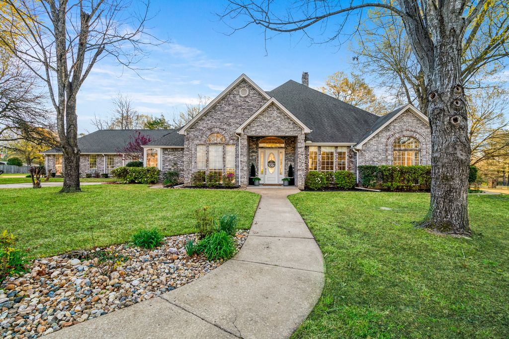 390 Timber Lakes Drive, Powderly, TX 75473