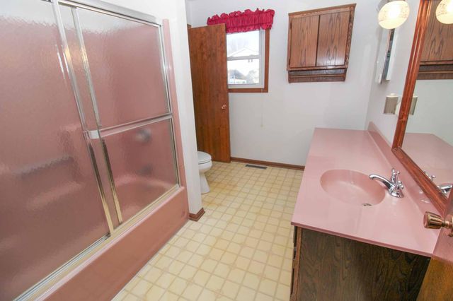 105 5th Street NE, Melrose, MN 56352