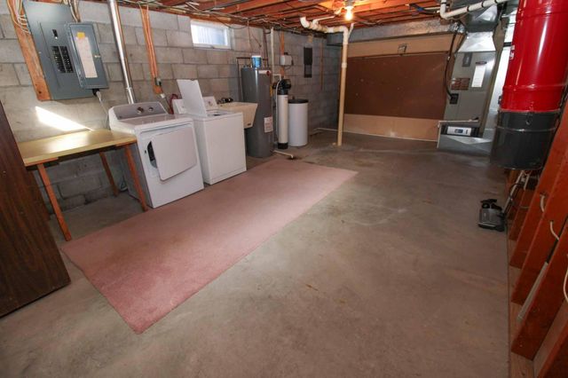 105 5th Street NE, Melrose, MN 56352