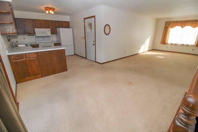 105 5th Street NE, Melrose, MN 56352