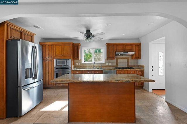 1921 1921 Gilly Lane, Concord, CA 94518