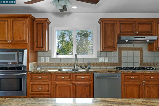 1921 1921 Gilly Lane, Concord, CA 94518