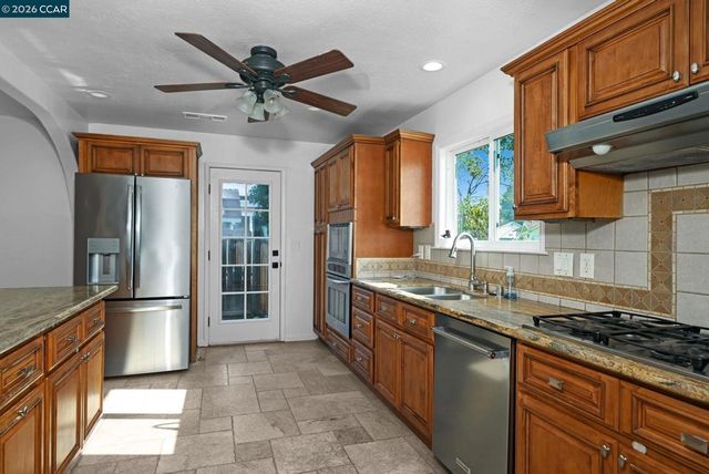 1921 1921 Gilly Lane, Concord, CA 94518