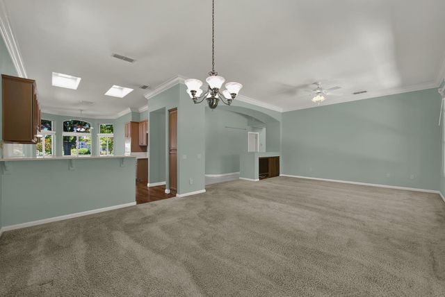 7100 Kingbird Ln, Roseville, CA 95747