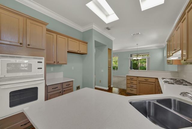 7100 Kingbird Ln, Roseville, CA 95747