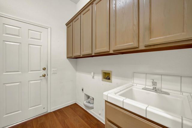 7100 Kingbird Ln, Roseville, CA 95747