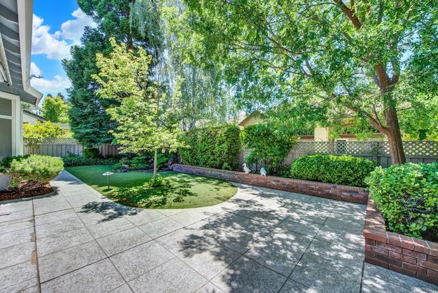 7100 Kingbird Ln, Roseville, CA 95747