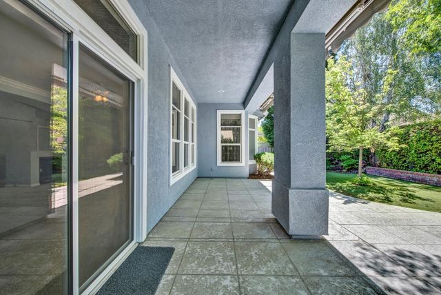 7100 Kingbird Ln, Roseville, CA 95747