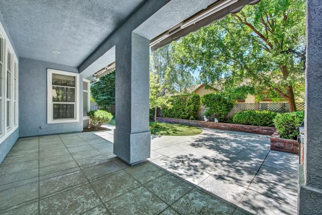 7100 Kingbird Ln, Roseville, CA 95747
