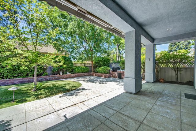 7100 Kingbird Ln, Roseville, CA 95747