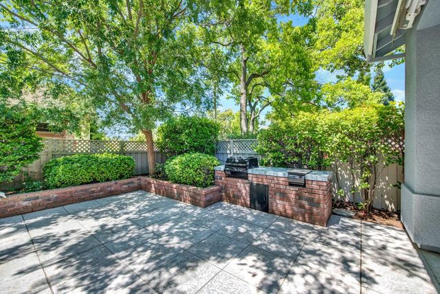7100 Kingbird Ln, Roseville, CA 95747