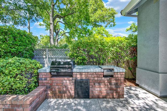 7100 Kingbird Ln, Roseville, CA 95747
