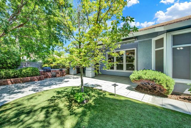 7100 Kingbird Ln, Roseville, CA 95747