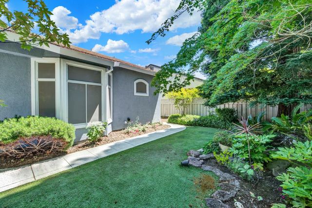 7100 Kingbird Ln, Roseville, CA 95747