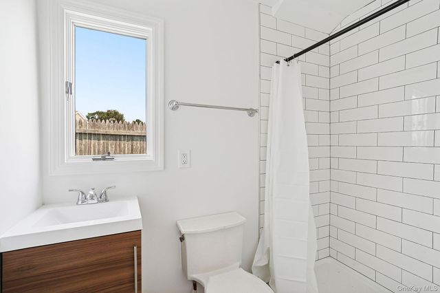 35 Gardners Lane, Hampton Bays, NY 11946