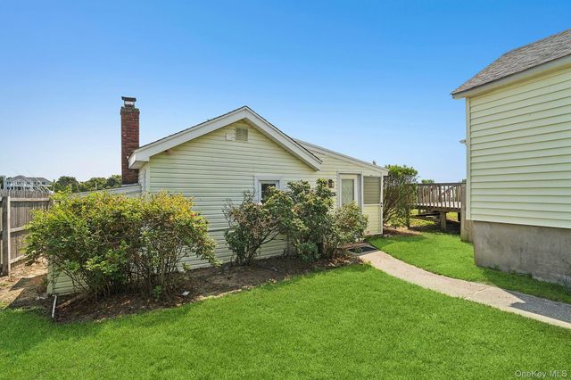 35 Gardners Lane, Hampton Bays, NY 11946