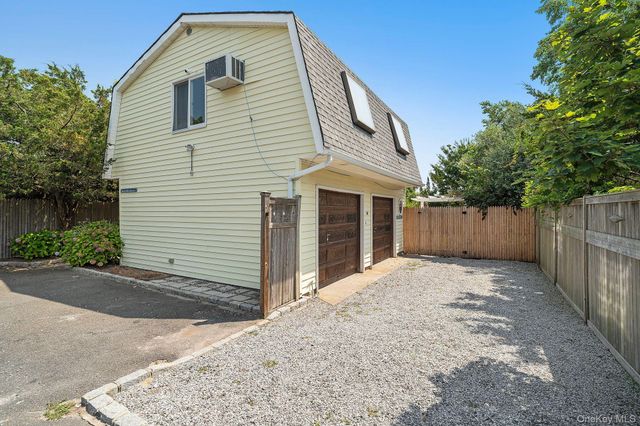 35 Gardners Lane, Hampton Bays, NY 11946