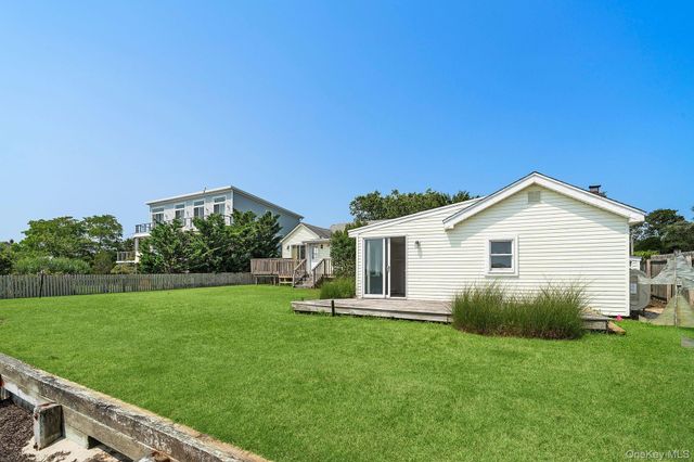 35 Gardners Lane, Hampton Bays, NY 11946