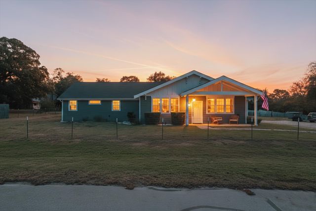 7232 Courtney Drive, Azle, TX 76020