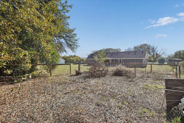 7232 Courtney Drive, Azle, TX 76020