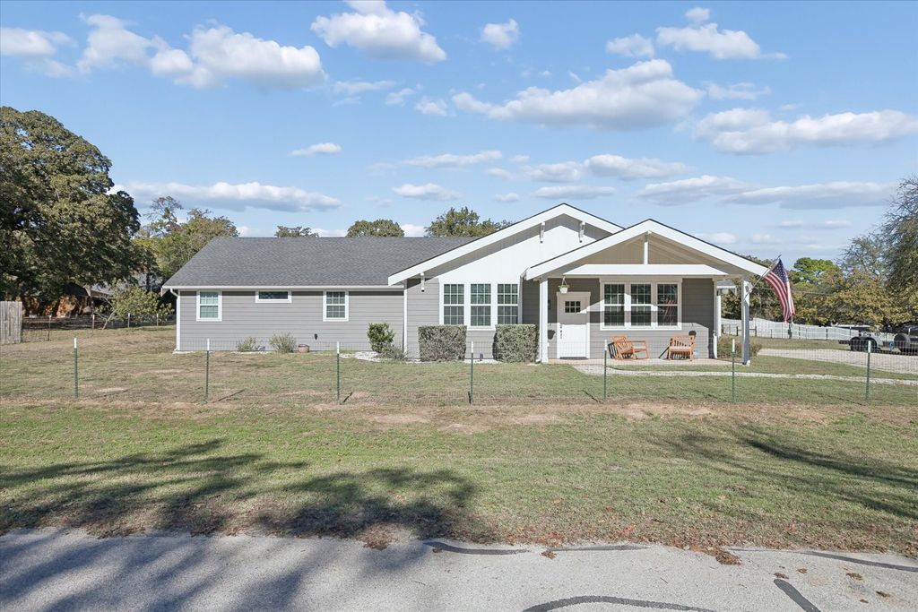 7232 Courtney Drive, Azle, TX 76020