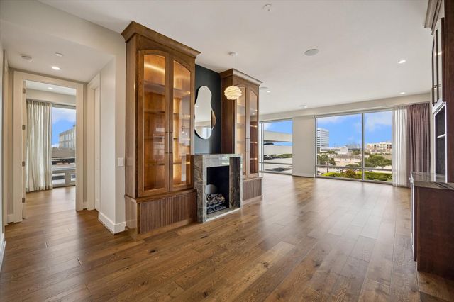2047 Westcreek Lane 603, Houston, TX 77027