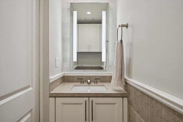 2047 Westcreek Lane 603, Houston, TX 77027