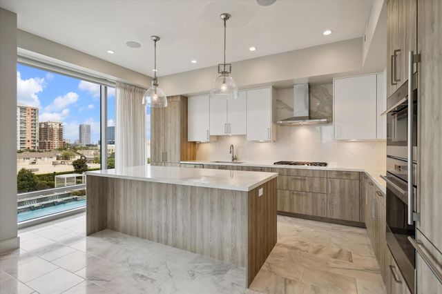 2047 Westcreek Lane 603, Houston, TX 77027
