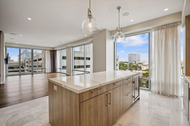 2047 Westcreek Lane 603, Houston, TX 77027