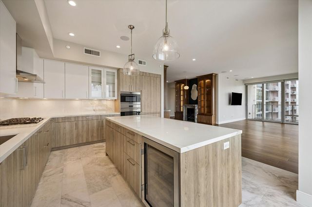 2047 Westcreek Lane 603, Houston, TX 77027