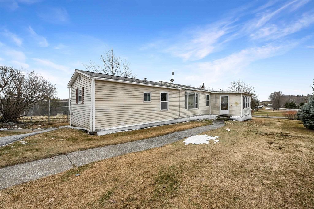 33 Rugg Road, St. Albans Town, VT 05478